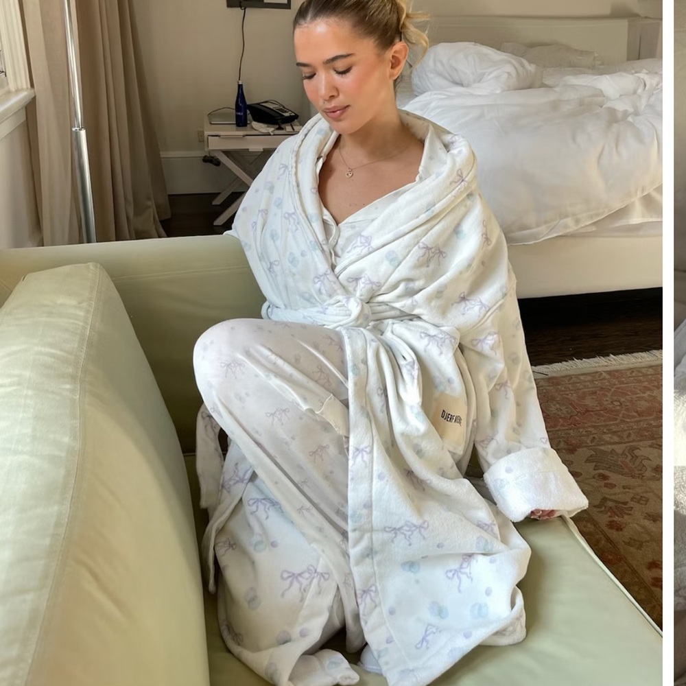 NWT Djerf Avenue Bubble Bliss Robe